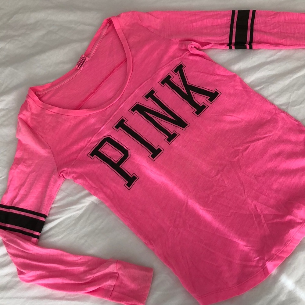 VS PINK long sleeve Tshirt. Size xS